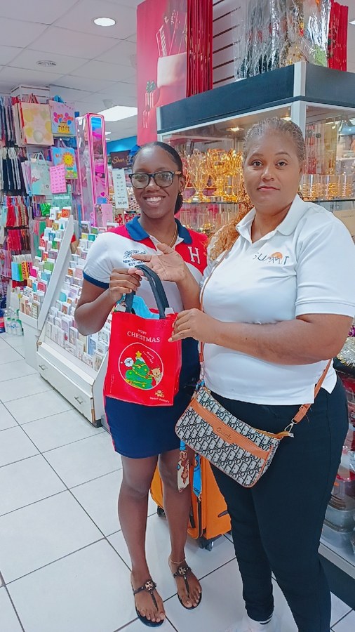 Summit rep with customer at an in-store activation